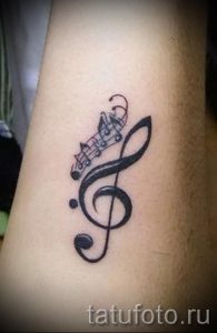 тату ноты на запястье - фото готовой татуировки от 02082016 15129 tatufoto.ru