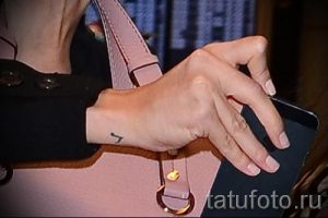 тату ноты на запястье - фото готовой татуировки от 02082016 16130 tatufoto.ru