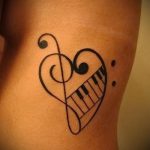 тату ноты на запястье - фото готовой татуировки от 02082016 17э131 tatufoto.ru