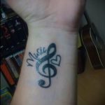 тату ноты на запястье - фото готовой татуировки от 02082016 18132 tatufoto.ru