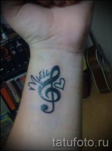 тату ноты на запястье - фото готовой татуировки от 02082016 18132 tatufoto.ru
