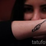 тату ноты на запястье - фото готовой татуировки от 02082016 22136 tatufoto.ru
