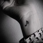 тату ноты на запястье - фото готовой татуировки от 02082016 25139 tatufoto.ru