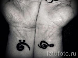 тату ноты на запястье - фото готовой татуировки от 02082016 31145 tatufoto.ru