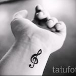 тату ноты на запястье - фото готовой татуировки от 02082016 3117 tatufoto.ru