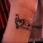 тату ноты на запястье - фото готовой татуировки от 02082016 33147 tatufoto.ru