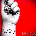 тату ноты на запястье - фото готовой татуировки от 02082016 34148 tatufoto.ru