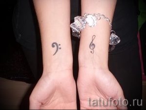 тату ноты на запястье - фото готовой татуировки от 02082016 8122 tatufoto.ru