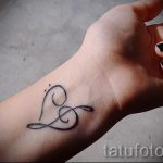 тату ноты на запястье - фото готовой татуировки от 02082016 9123 tatufoto.ru