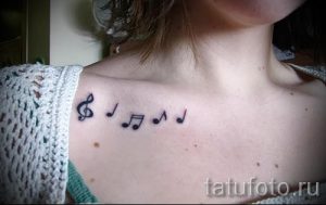 тату ноты на ключице - фото готовой татуировки от 02082016 1150 tatufoto.ru