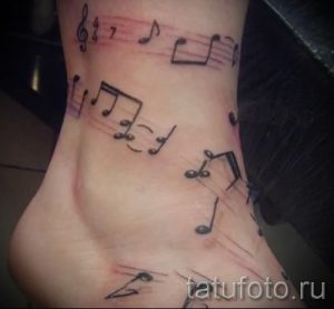 тату ноты на ноге - фото готовой татуировки от 02082016 1152 tatufoto.ru