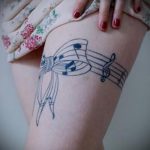 тату ноты на ноге - фото готовой татуировки от 02082016 2153 tatufoto.ru