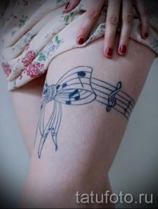 тату ноты на ноге - фото готовой татуировки от 02082016 2153 tatufoto.ru