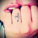 тату ноты на пальце - фото готовой татуировки от 02082016 3164 tatufoto.ru