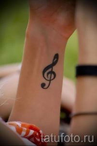 тату ноты на руке - фото готовой татуировки от 02082016 1166 tatufoto.ru