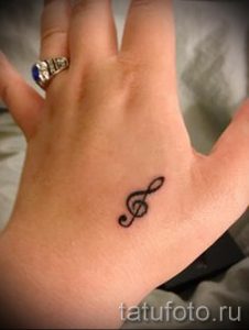 тату ноты на руке - фото готовой татуировки от 02082016 3168 tatufoto.ru