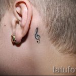 тату ноты на шее - фото готовой татуировки от 02082016 1172 tatufoto.ru