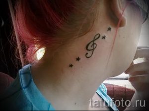 тату ноты на шее - фото готовой татуировки от 02082016 13184 tatufoto.ru