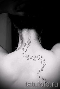 тату ноты на шее - фото готовой татуировки от 02082016 18189 tatufoto.ru