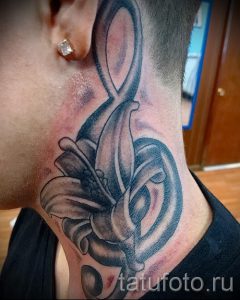 тату ноты на шее - фото готовой татуировки от 02082016 19190 tatufoto.ru