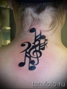 тату ноты на шее - фото готовой татуировки от 02082016 20191 tatufoto.ru