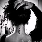 тату ноты на шее - фото готовой татуировки от 02082016 21192 tatufoto.ru