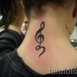 тату ноты на шее - фото готовой татуировки от 02082016 2173 tatufoto.ru
