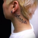тату ноты на шее - фото готовой татуировки от 02082016 26197 tatufoto.ru