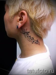 тату ноты на шее - фото готовой татуировки от 02082016 26197 tatufoto.ru