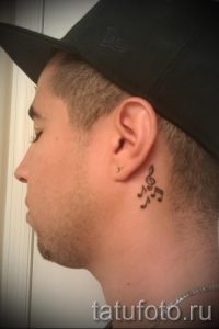 тату ноты на шее - фото готовой татуировки от 02082016 3174 tatufoto.ru