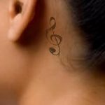 тату ноты на шее - фото готовой татуировки от 02082016 5176 tatufoto.ru
