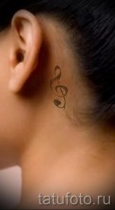 тату ноты на шее - фото готовой татуировки от 02082016 5176 tatufoto.ru