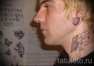 тату ноты на шее - фото готовой татуировки от 02082016 6177 tatufoto.ru