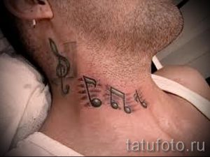 тату ноты на шее - фото готовой татуировки от 02082016 7178 tatufoto.ru