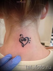 тату ноты на шее - фото готовой татуировки от 02082016 9180 tatufoto.ru