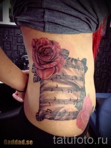 тату ноты розы - фото готовой татуировки от 02082016 1198 tatufoto.ru