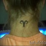 тату овен на шее - фото готовой татуировки от 02082016 3109 tatufoto.ru