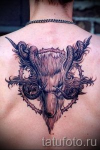 тату овна на спине - фото готовой татуировки от 02082016 2122 tatufoto.ru