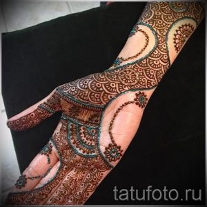 узоры мехенди на руке - фото временной тату хной 2485 tatufoto.ru