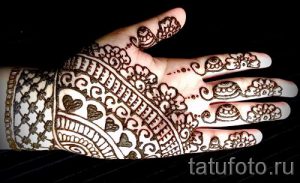 узоры мехенди на руке - фото временной тату хной 6489 tatufoto.ru