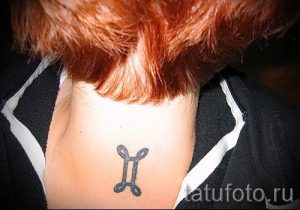 фото - тату близнецы на шее - вариант 1049 tatufoto.ru