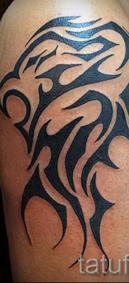 трайбл узор в виде татуировки лев — фото 1