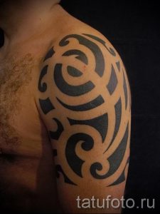 фото - татуировки в стиле трайбл - пример для статьи про значение 1069 tatufoto.ru
