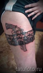 Tattoo-Strumpfband mit Pistole - Foto des fertigen Tätowierung 01092016 1062 tatufoto.ru