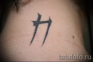 Zeichen einfache Tattoo - ein Foto des fertigen Tätowierung 02092016 1128 tatufoto.ru