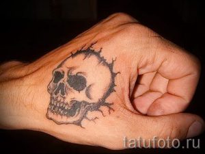 einfache Schädel-Tattoos - Fotos der fertigen Tätowierung 02092016 1009 tatufoto.ru