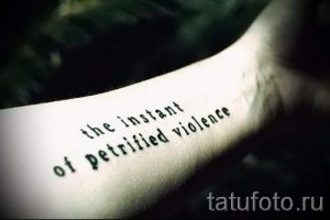 einfache Tattoo-Schriftzug - Fotos der fertigen Tätowierung 02092016 1036 tatufoto.ru