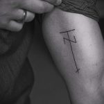 einfache Tattoos für Männer - Beispielfoto des fertigen Tätowierung 02092016 2034 tatufoto.ru