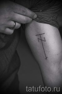 einfache Tattoos für Männer - Beispielfoto des fertigen Tätowierung 02092016 2034 tatufoto.ru