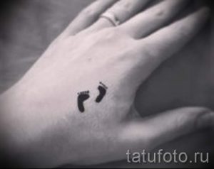 einfache Tätowierung auf der Hand - ein Foto des fertigen Tätowierung 02092016 2012 tatufoto.ru